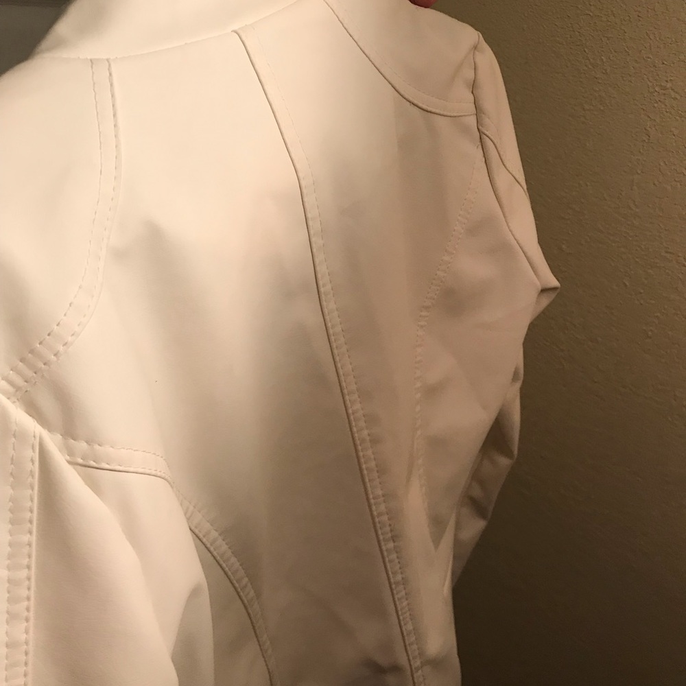 Leather jacket - Picture 2 of 2